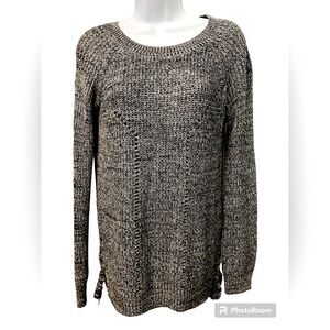 Women’s long sleeve sweater size med